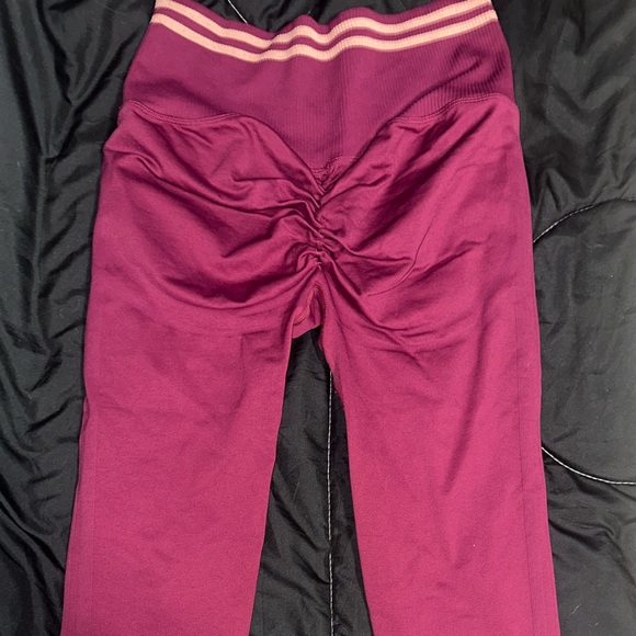DoYouEven Scrunch Bum Leggings in Maroon (Medium) - Picture 7 of 8